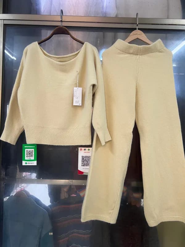 Off-White Knit Top Skirt Two-Piece Set