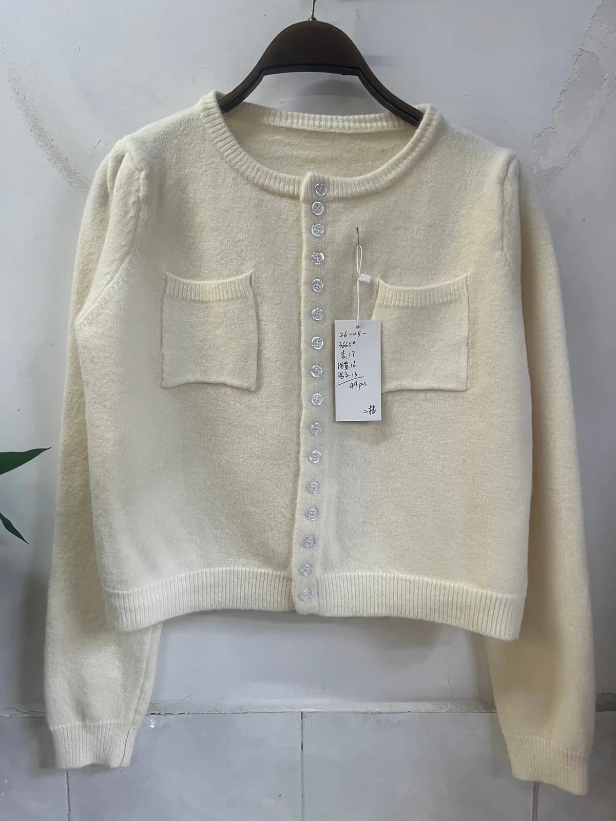 Cream Double-Pocket Crew-Neck Cropped Knit Cardigan