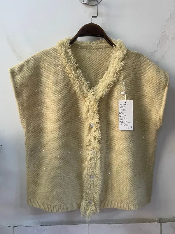 Cream Frayed-Edge V-Neck Sleeveless Knit Vest