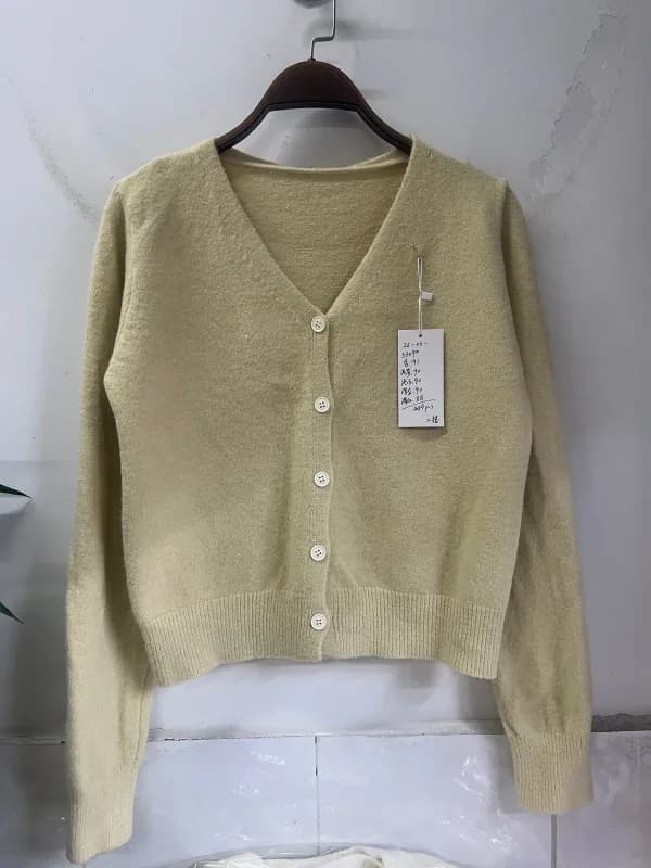 Cream V-Neck Basic Minimal Knit Cardigan