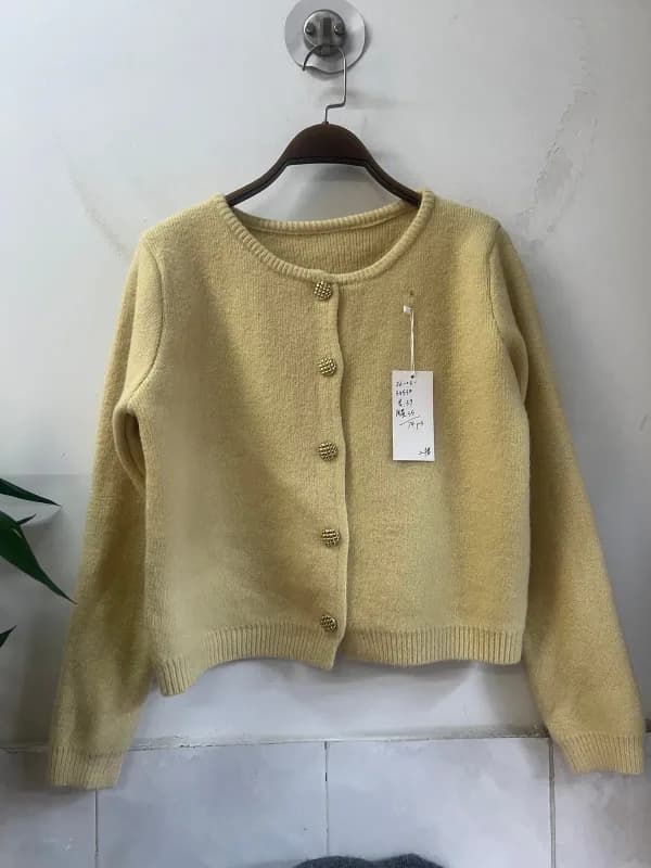 Cream Yellow Small V-Neck Button Cropped Knit Cardigan