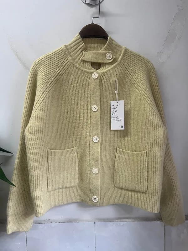 Cream Yellow Double-Pocket Crew-Neck Button Knit Cardigan
